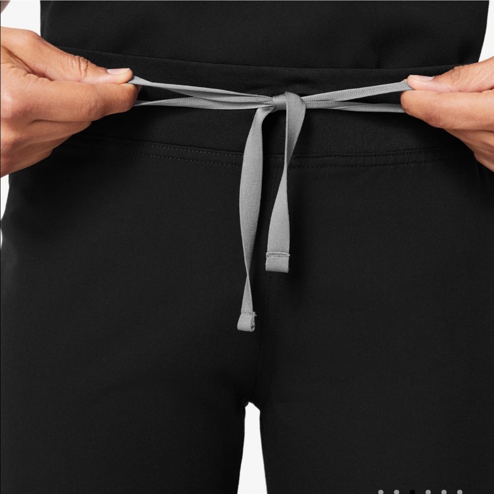3 pairs of FIGS Scrub pants. Size large regular - Picture 3 of 4